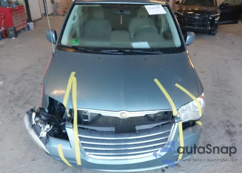 2010 Chrysler Town & Country Touring из США, поврежденный, VIN 2A4RR5D14AR142592